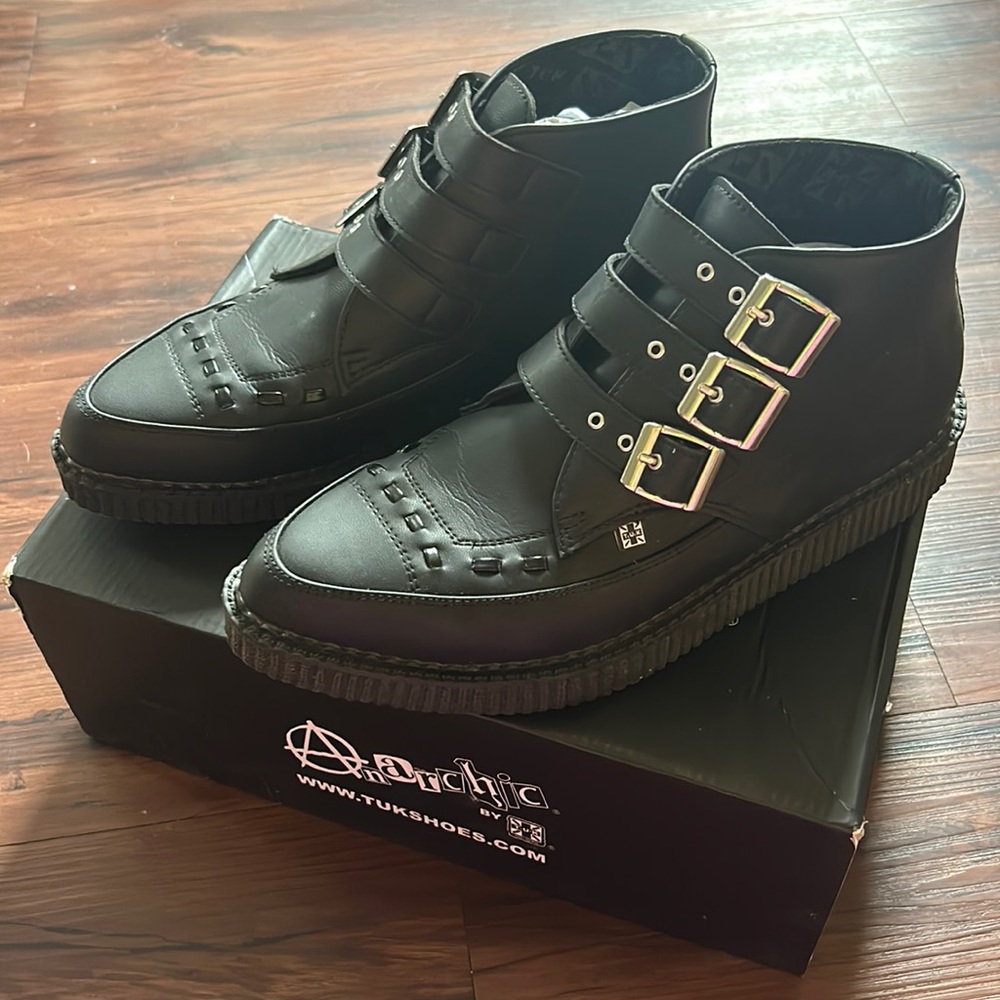 Anarchic pointed creepers